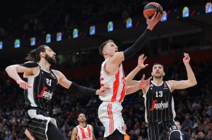 (POLUVREME) MEČ SA DOJMOM REKREATIVNOG, REZULTAT U EGALU: Crveno-beli u finišu napravili dva poseda razlike! (VIDEO)