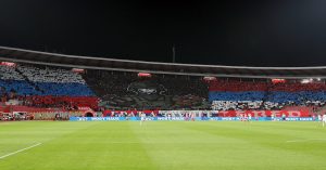DELIJE PONOVO NA VISINI ZADATKA: Navijači Zvezde koreografijom pružili podršku bratskoj Rusiji! (VIDEO)