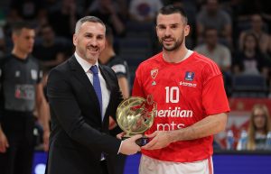 LEPA SLIKA IZ ARENE: Branko Lazić i Nikola Topić nagrađeni za svoje sjajne partije! (FOTO+VIDEO)