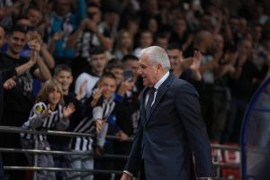 NIKO NIKAD NIGDE KAO ŽOC: Cela hala aplaudirala velikom Željku! (VIDEO)