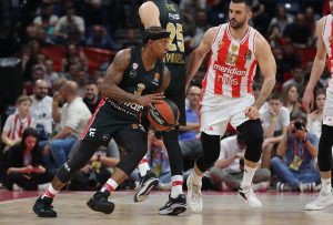 (POLUVREME) ZVEZDA GUBI U ARENI: Olimpijakos ima odgovor na svaki nalet crveno-belih!