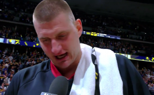 JOKIĆ ODUŠEVLJEN NAKON EPSKOG PREOKRETA: Najbolji košarkaš ponavljao samo jednu reč posle pobede protiv Lejkersa! (VIDEO)