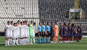 DIVNE SCENE: Deca sa Kosova i Metohije otpevala himnu „Bože pravde“ pred meč Partizan – Voždovac (VIDEO)