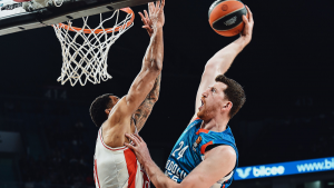 (POLUVREME) PARTIZAN NEMA ČEMU DA SE NADA: Zvezda praktično za četvrtinu položila oružje pred Efesom! (VIDEO)