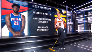 CELA AMERIKA SE RUGA LEBRONU ZBOG JOKIĆEVOG TIMA: Barkli sa metlom u studiju pozdravio Džejmsa! (VIDEO)