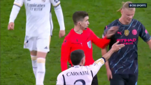 SUDIJA UDARIO HALANDA NA POLUVREMENU: Mnogi ne mogu da veruju da se ovo desilo! (VIDEO)