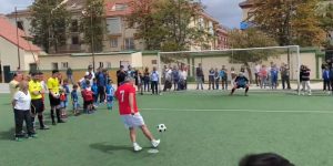 LEGENDARDNI PANENKA: Slavni fudbaler u 75. godini pokazuje da majstorstvo ne bledi! (VIDEO)