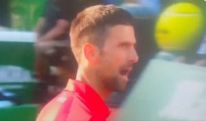 TRENUTAK KADA JE NOVAKU PUKAO FILM: Navijač se razdrao usred poena, a Nole ga je „pozdravio“ sočnim psovkama (VIDEO)