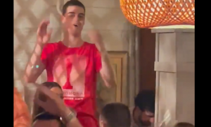 JOŠ JEDAN NBA IGRAČ NA PROSLAVI TITULE: Bio u Grčkoj, pa svratio na slavlje! (VIDEO)