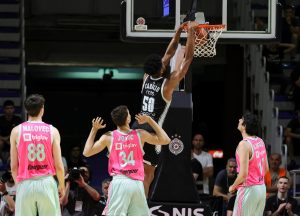 (POLUVREME) PARTIZAN IMA UBEDLJIVU PREDNOST: Strašna prva deonica ‘crno-belih’, pa ‘buđenje’ Mege u drugom periodu!