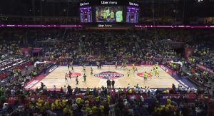 PRAVA LUDNICA U BERLINU: Odložen početak prvog meča na F4 Evrolige, navijači prave haos!