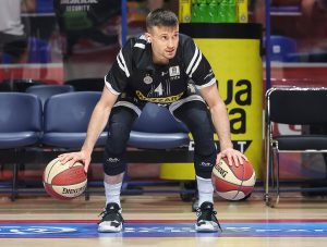 AVRAMOVIĆ NA METI NAVIJAČA PARTIZANA: Uvredili se jer se uz osmeh pozdravio sa igračima Zvezde! (VIDEO)