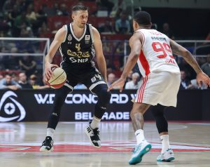 BIVŠI KOŠARKAŠKI REPREZENTATIVAC KRITIKUJE: „Ne mogu da se druže i da budu prijatelji igrači Zvezde i Partizana?“