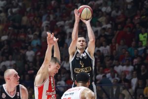 NAPETOST RASTE: Crveno-beli maštaju o pobedi na strani, crno-beli bi da produže seriju!