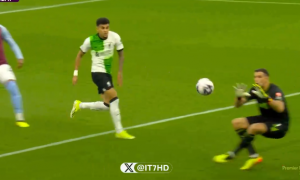 NEVEROVATAN AUTOGOL: Golman Aston Vile se propisno obrukao! (VIDEO)