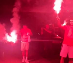 EUFORIJA U ZVEZDI: Slavilo se do duboko u noć, košarkaši uz navijače i baklje proslavili titulu ABA lige (VIDEO)