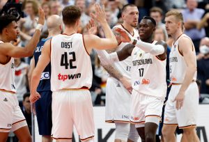 SRBIJI OTEO ZLATO, A SADA IGRA FUDBAL: Svetski šampion u košarci patike zamenio kopačkama! (VIDEO)