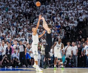 NEVEROVATNI LUKA DONČIĆ: Trojkom u zadnjim sekundama utišao Minesotu i doneo drugi brejk Dalasu! (VIDEO)