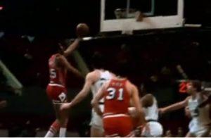 TUŽNE VESTI ZA NBA: Preminula legenda Čikago Bulsa i član kuće slavnih! (VIDEO)