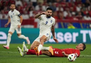 GOL SRBIJI PONIŠTEN, SRBI ZASULI TEREN ČAŠAMA: Milimetri delili Orlove od prednosti! (VIDEO)