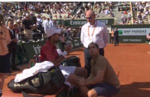 NOVAK U ŽESTOKOJ RASPRAVI SA SUPERVIZOROM: „Hoćete da kažete da oni znaju tenis bolje od mene?!“ (VIDEO)