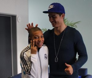 EMOTIVNI MBAPE PO DOLASKU U REAL: Slike iz detinjstva, Ronaldo i ostvarenje životnog sna! (FOTO)