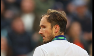 BIZARNE STVARI U FRANCUSKOJ: Neverovatna situacija na meču Rolan Garosa, nepozvani gost!