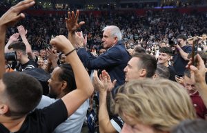 „AKO ONI VREĐAJU TEBE, ONDA ĆEMO I MI NJIH“: Evo šta su Grobari poručili Obradoviću i igračima! (VIDEO)