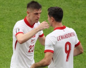 POLJSKA PONOVO DOŽIVELA DEBAKL: Levandovski i družina već krenuli sa pakovanjem kofera!