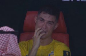 MITROVIĆ JE RONALDOVA NOĆNA MORA: Portugalac plakao kao kiša i gledao Al Hilal kako podiže trofej (VIDEO)