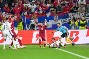 NEKADA U ISTOJ DRŽAVI A SADA NAS MRZE: Albanci i Hrvati pogrdno skandiraju protiv Srba (VIDEO)