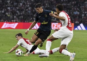 EVROPSKI OKRŠAJ U BAČKOJ TOPOLI: Ajaks i Vojvodina najavili sudar, a u fokusu je bio Dušan Tadić! (FOTO)