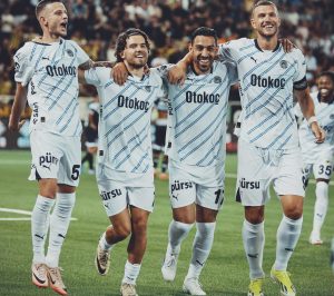 KVALIFIKACIJE ZA LIGU ŠAMPIONA: Edin Džeko obeležio ovu noć prepunu golova! (VIDEO)