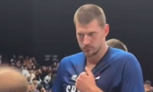 HIT SNIMAK: Ekonom zaboravio Jokićev dres, a onda je usledio sprint u stilu najboljih trkača sveta! (VIDEO)