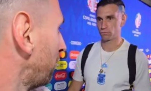 HIT SNIMAK: Martinez poljubio Mesija u vrat, pogledajte njegovu reakciju! (VIDEO)