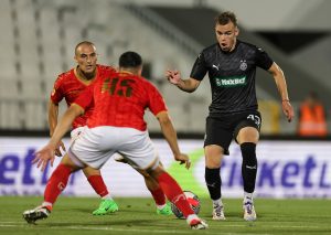 (POLUVREME) NAPREDAK DOČEKAO CRNO BELE U HUMSKOJ: Miruju mreže na Partizanovom stadionu! (VIDEO)