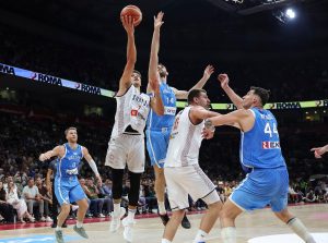 DOMINACIJA SRBIJE PRED OI 2024: Orlovi razbili Grke u punoj Areni, tandem Bogdanović – Jokić izgleda sjajno!