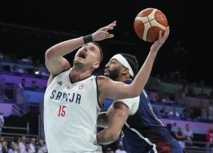 SRBIJA SE BORILA JEDNO POLUVREME, POTOM POTPUNO POTONULA: Orlovi nisu mogli protiv sjajnih Durenta i Džejmsa! (VIDEO)