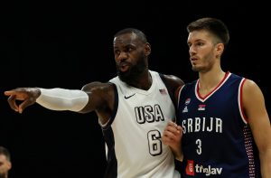 LEBRON DŽEJMS NE ZNA PROTIV KOGA IGRA OI?: „Verujem da igramo sa Srbijom u grupi“ (VIDEO)