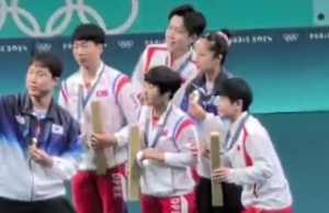 SPORT POBEDIO POLITIKU: Potez sportista Severne Koreje prema kolegama iz Južne Koreje o kom priča ceo svet! (FOTO+VIDEO)