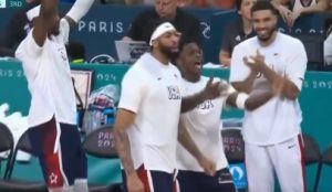 ČEMU OVO, ENTONI: Amerikanac na krajnje bezobrazan način slavio koš protiv Srbije! (VIDEO)