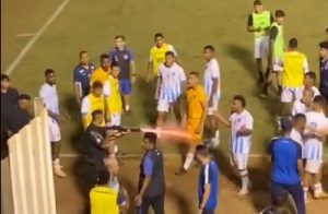 HOROR SCENE IZ BRAZILA: Policajac upucao golmana u nogu! (VIDEO)