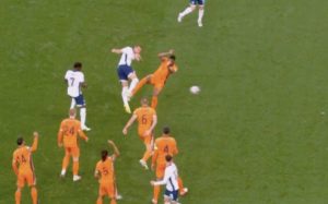 HOLANĐANI BESNI NA CVAJERA: „Nije želeo ni da se rukuje nakon meča, fudbal je uništen!“ (VIDEO)