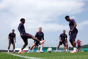 NEĆE DA PODRŽI ZEMLJAKE: Umesto finala EURA engleski fudbaler koji je otpao sa spisak došao na Vimbldon! (FOTO)