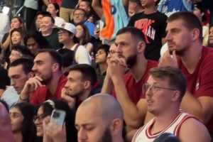 ORLOVI DOŠLI DA GLEDAJU AMERE: Jokić i družina se „ušunjali“ među obične gledaoce i izazvali pometnju u Abu Dabiju! (VIDEO)