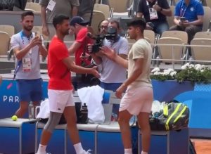 HIT SUSRET ĐOKOVIĆA I ALKARAZA U PARIZU: „Nismo se tuširali zajedno…“ (VIDEO)