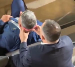 NEVEROVATNA BAHATOST: Predsednik FS Argentine ima asistenta za brisanje znoja! (VIDEO)