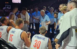 (POLUVREME) PEŠIĆ ROTIRA, SRBIJA VODI: Orlovi u egalu sa Kengurima!