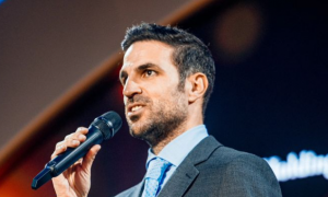 FABREGAS SKLAPA EKIPU ZA ELITU: Komo doveo legendarnog španskog golmana! (FOTO)