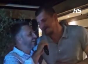 ORLOVI, SREĆNO! Košarkaši uz čuvenu pesmu ispraćeni za Lion, Jokiću pevali na uvce! (VIDEO)